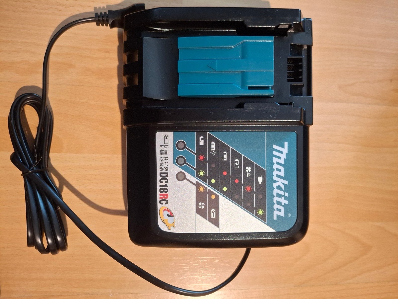 Makita DC18RC Oplader voor 7.2V-18V Li-ion accu's, Ophalen of Verzenden, Zo goed als nieuw