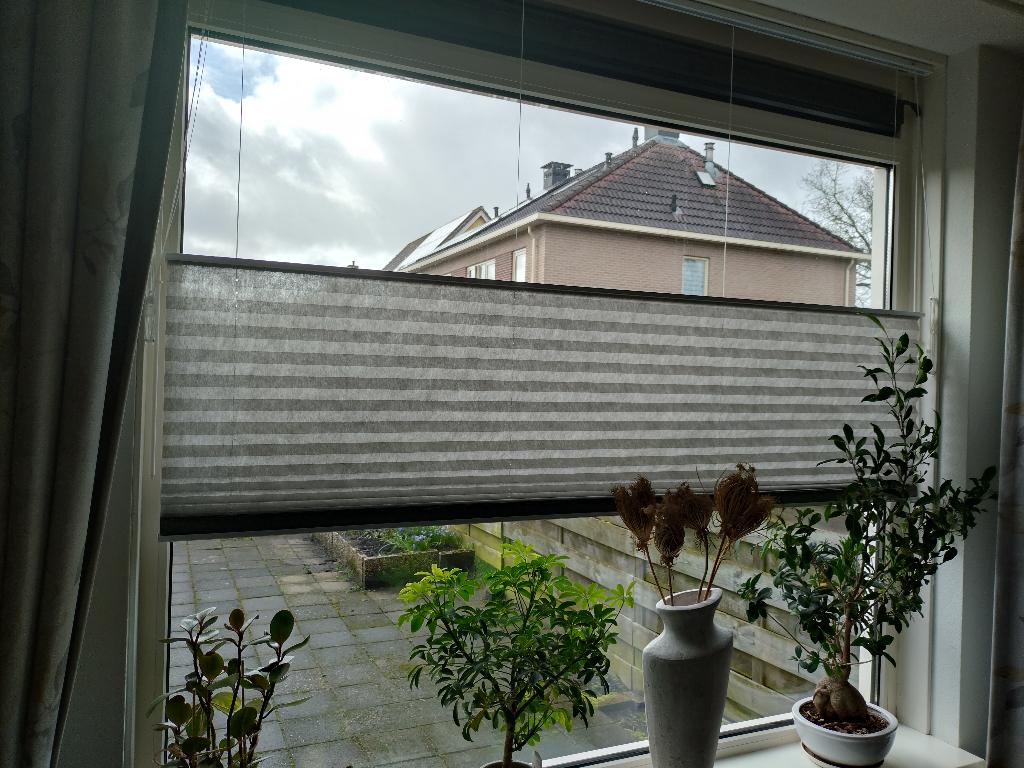 Lichtgrijs plisségordijn, Ophalen, 150 tot 200 cm, Zo goed als nieuw, Grijs