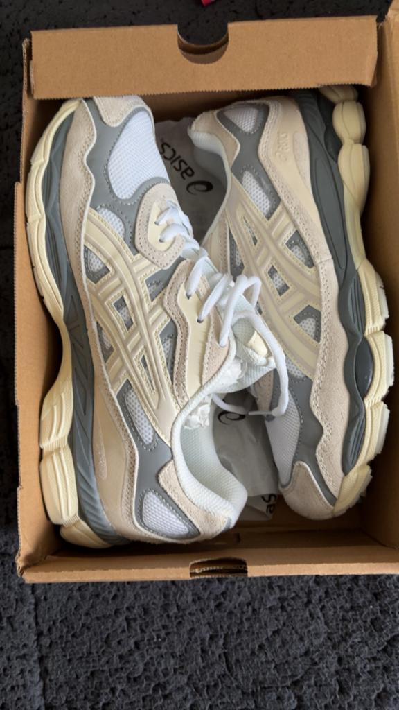 asics gel nyc beige maat 44, Ophalen of Verzenden, Nieuw, Overige kleuren