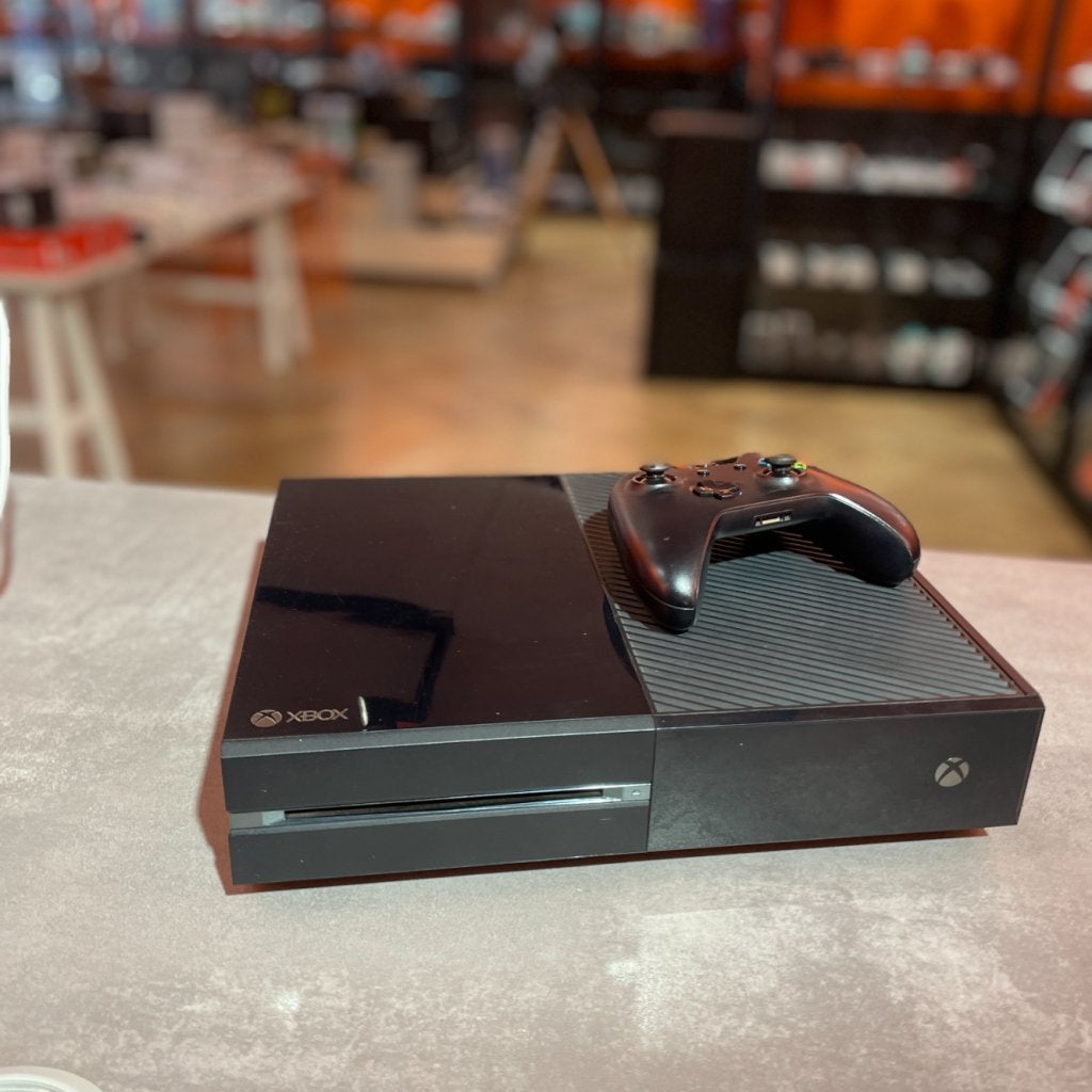 Xbox one 1540 500Gb Zwart inclusief controller en adapter, Spelcomputers en Games, Games | Xbox One, Gebruikt