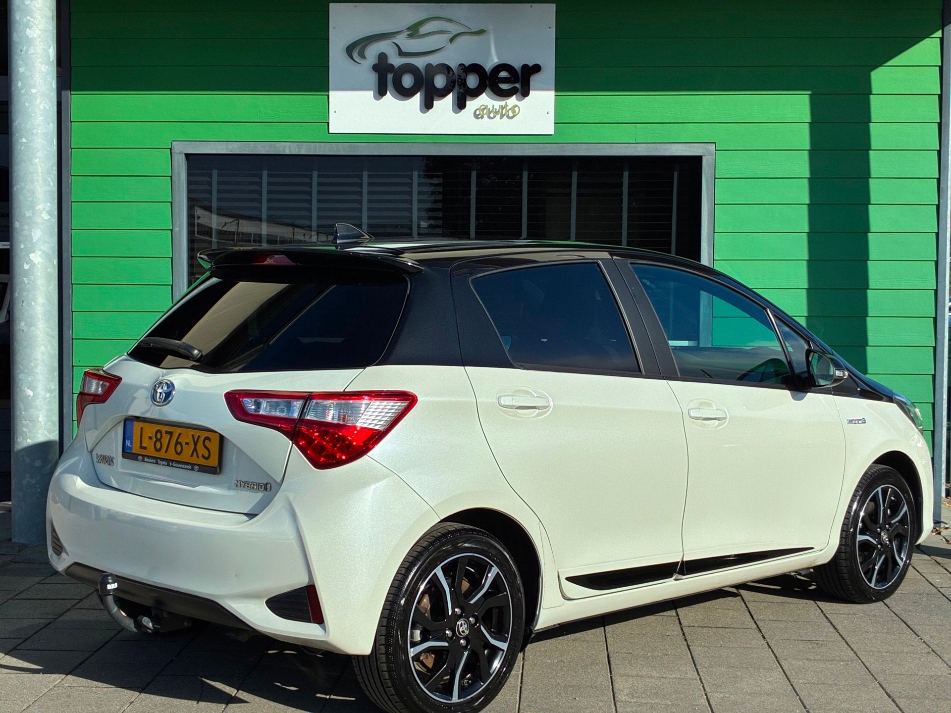 Toyota Yaris 1.5 Hybrid Bi-Tone|2e Eigenaar|Automaat|Camera|, Auto's, Euro 6, 4 cilinders, Wit, Bedrijf