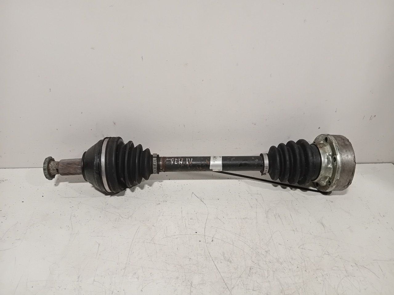 Aandrijfas links voor Seat Ibiza, Auto-onderdelen, Onderdelen@venauto.nl, Van der Ven Autorecycling B.V., Gebruikt, Ettenseweg 76, 4706 PB Roosendaal, The Netherlands