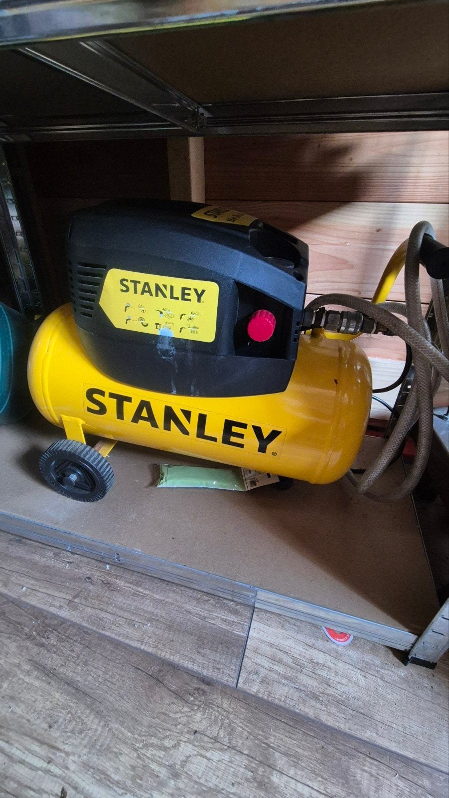 paslode fn1850 tacker + compressor, Minder dan 25 liter, Ophalen, Gebruikt, Minder dan 200 liter/min