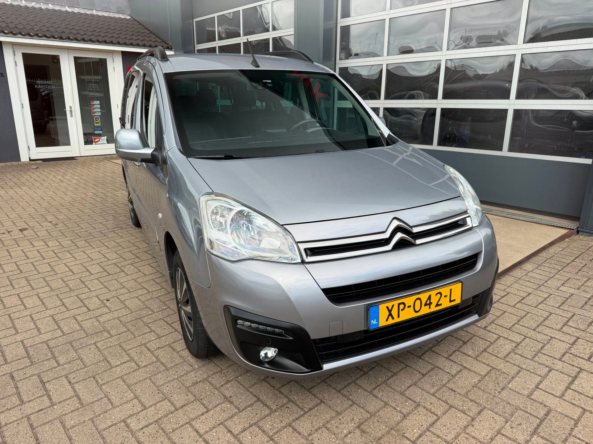 Citroen Berlingo 1.2 PureTech XTR / Camera / DAB / Cruise /, Stof, Gebruikt, 1199 cc, Handgeschakeld