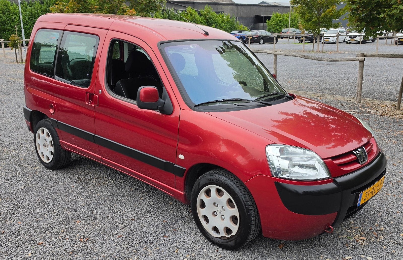Peugeot Partner 1.6 16V XT Combi 2005 Rood LPG, Auto's, Stof, Zwart, 4 cilinders, Origineel Nederlands