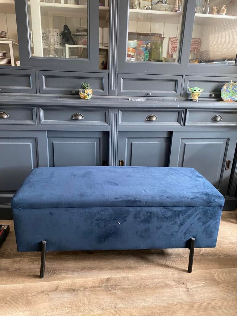 Blauw velvet velours bedbankje met opbergruimte, Huis en Inrichting, Banken | Voetenbanken en Poefen, Ophalen, Zo goed als nieuw