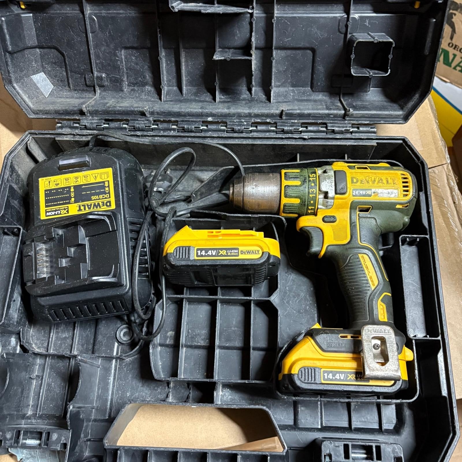 DeWalt Accu Boormachine 14.4V XR met dubbele accu en koffer, Ophalen of Verzenden, Gebruikt, Boormachine
