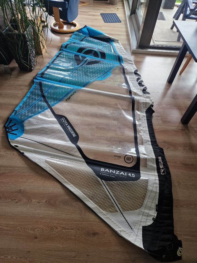 Goya Banzaii 4.5, Watersport en Boten, Ophalen of Verzenden, Zo goed als nieuw, Zeil