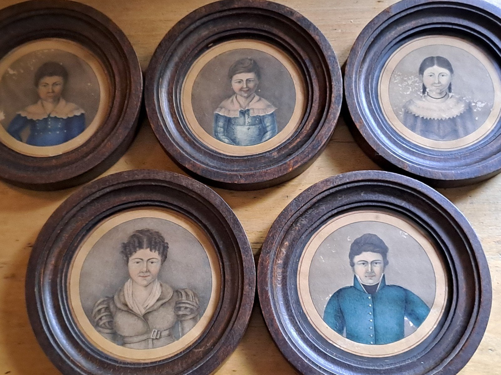 5 miniatuurportretjes complete familie-galerij 1810 - 1830, Verzenden