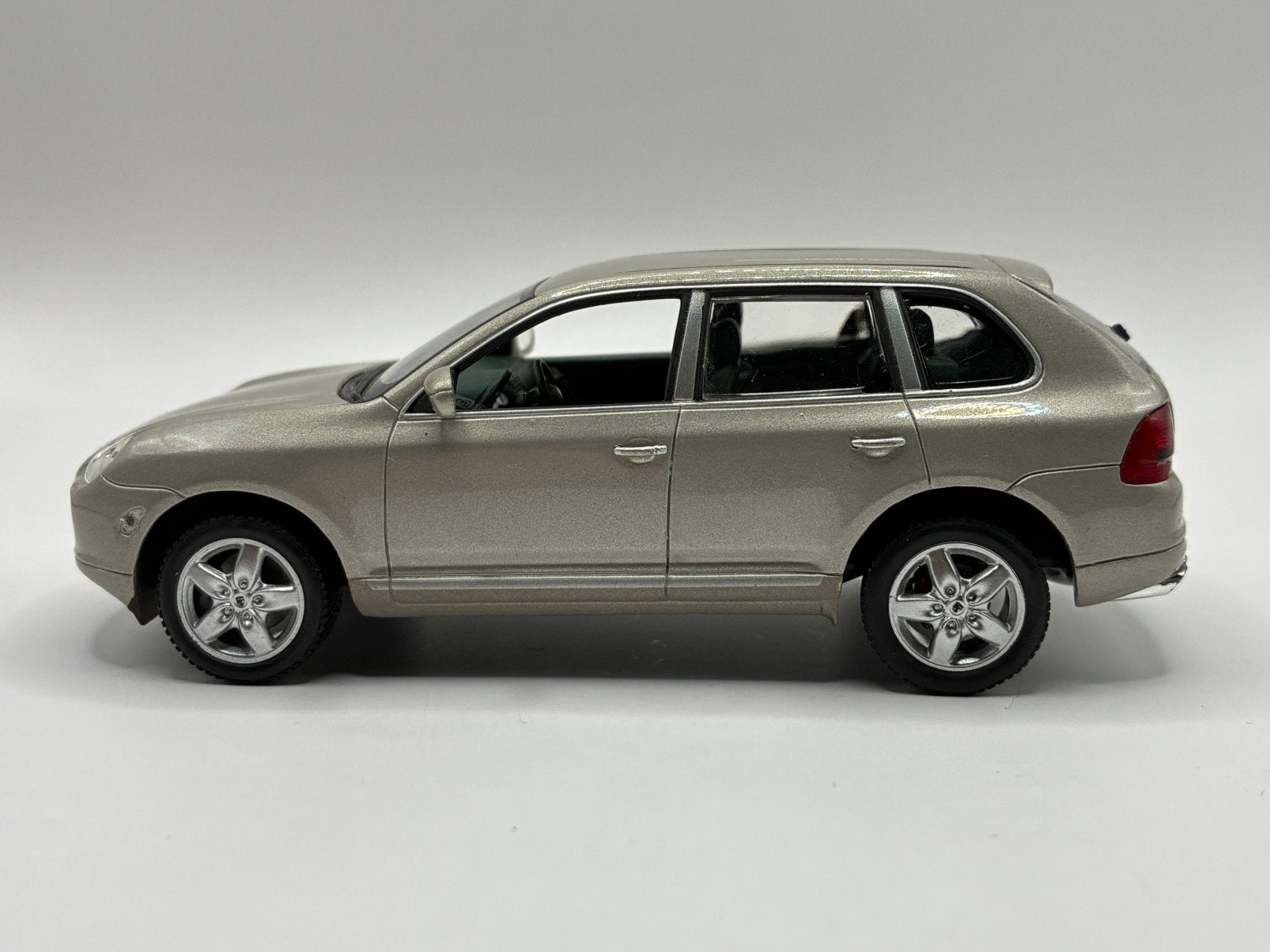 Porsche Cayenne Turbo (Type E1 9PA) 2003 - MiniChamps, Hobby en Vrije tijd, Modelauto's | 1:43, Ophalen of Verzenden, Zo goed als nieuw