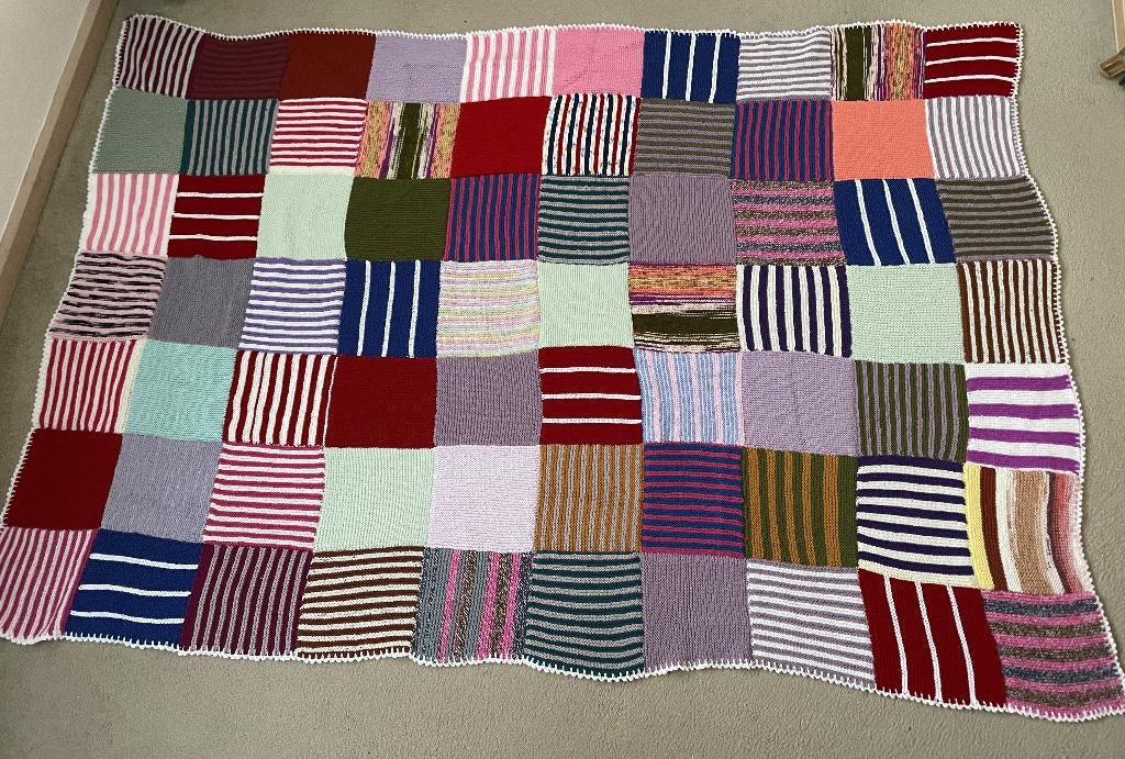 Gebreide Lappendeken 140 x 200 cm, Huis en Inrichting, Woonaccessoires | Plaids en Woondekens, Ophalen of Verzenden, Nieuw