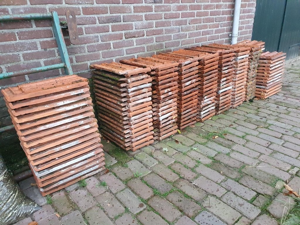 vlakke muldenpannen rood, Ophalen, Gebruikt, Steen of Klei, 5 tot 10 m²