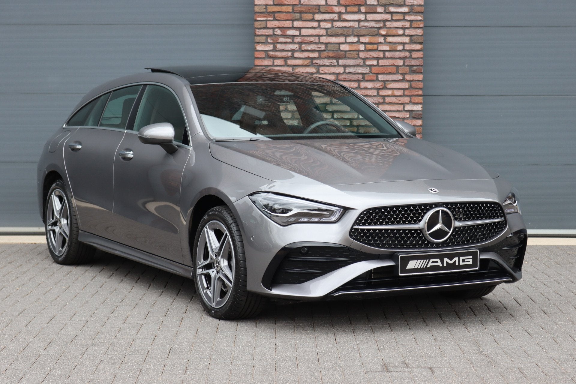 Mercedes-Benz CLA-Klasse Shooting Brake 250 e AMG Line | Mem, Gebruikt, 42 km/l, Hybride Elektrisch/Benzine, Zilver of Grijs