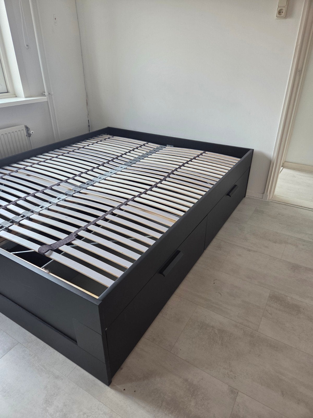 IKEA BRIMNES Bedframe met opberglades, zwart, 166x200 cm, Huis en Inrichting, Slaapkamer | Bedden, Ophalen, Zwart, Modern met opbergruimte