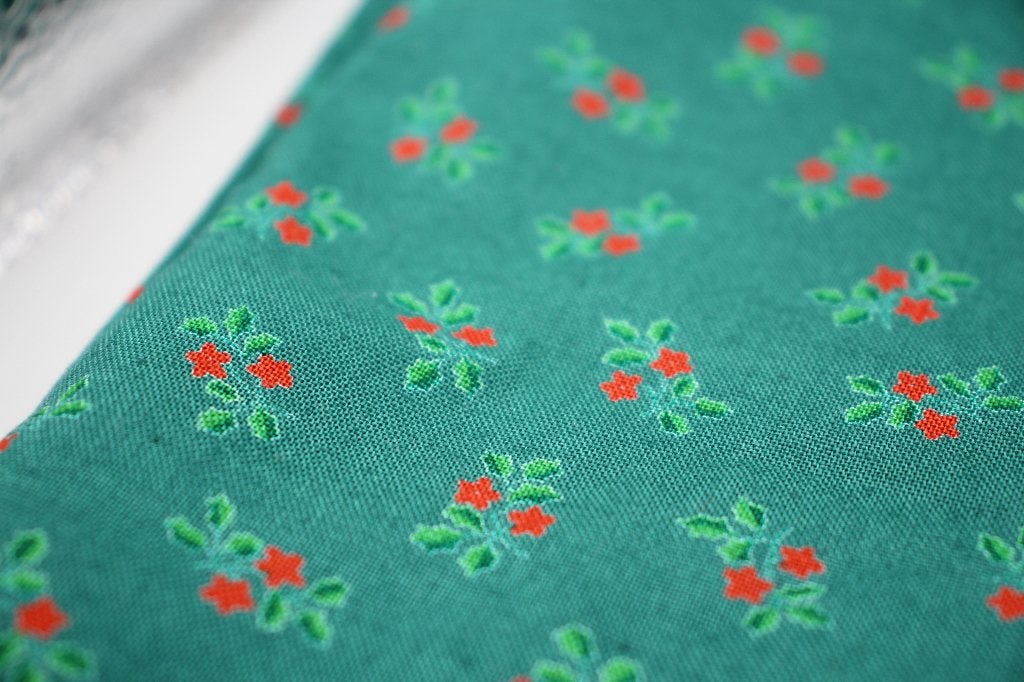 Coupon 100% katoen stof - groen rood holy huls kerst #4108, Hobby en Vrije tijd, 120 cm of meer, Nieuw, Ophalen of Verzenden, Katoen