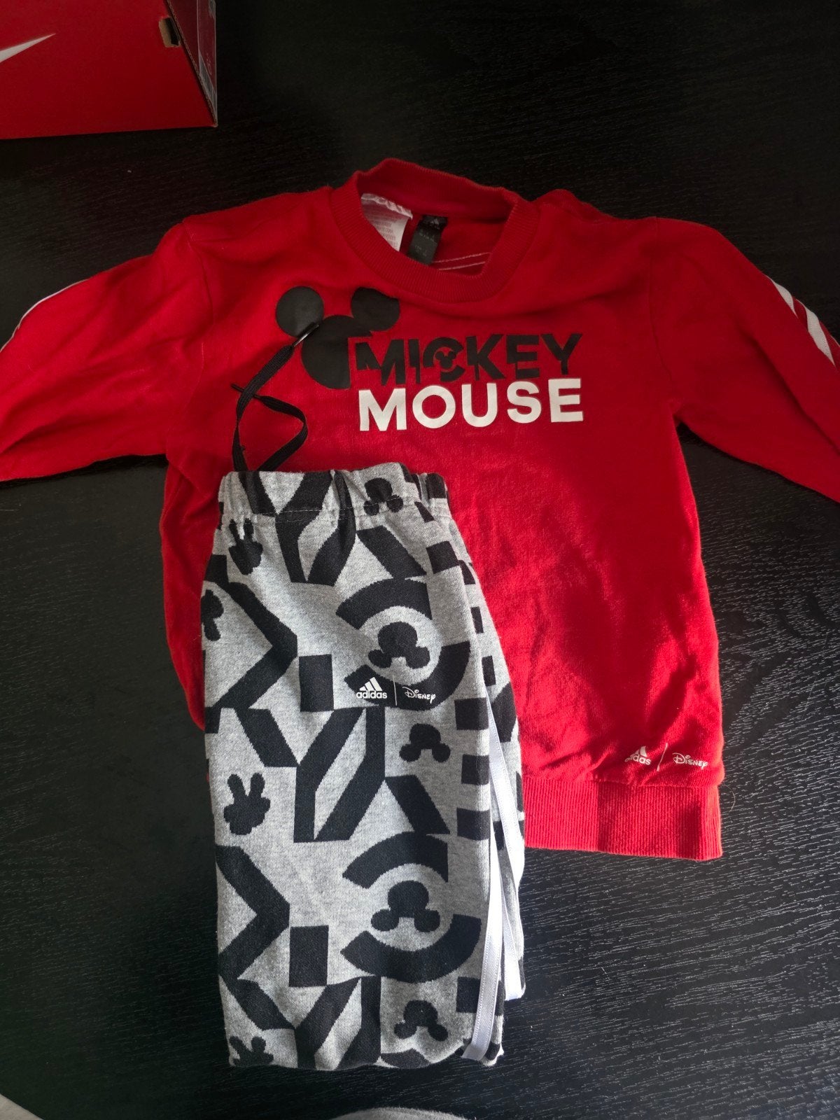 Adidas Disney Mickey Mouse set (trui en broek), Adidas, Gebruikt, Jongen of Meisje, Ophalen of Verzenden