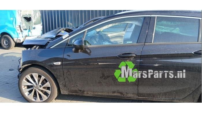 Portier 4Deurs links-voor van een Opel Astra
