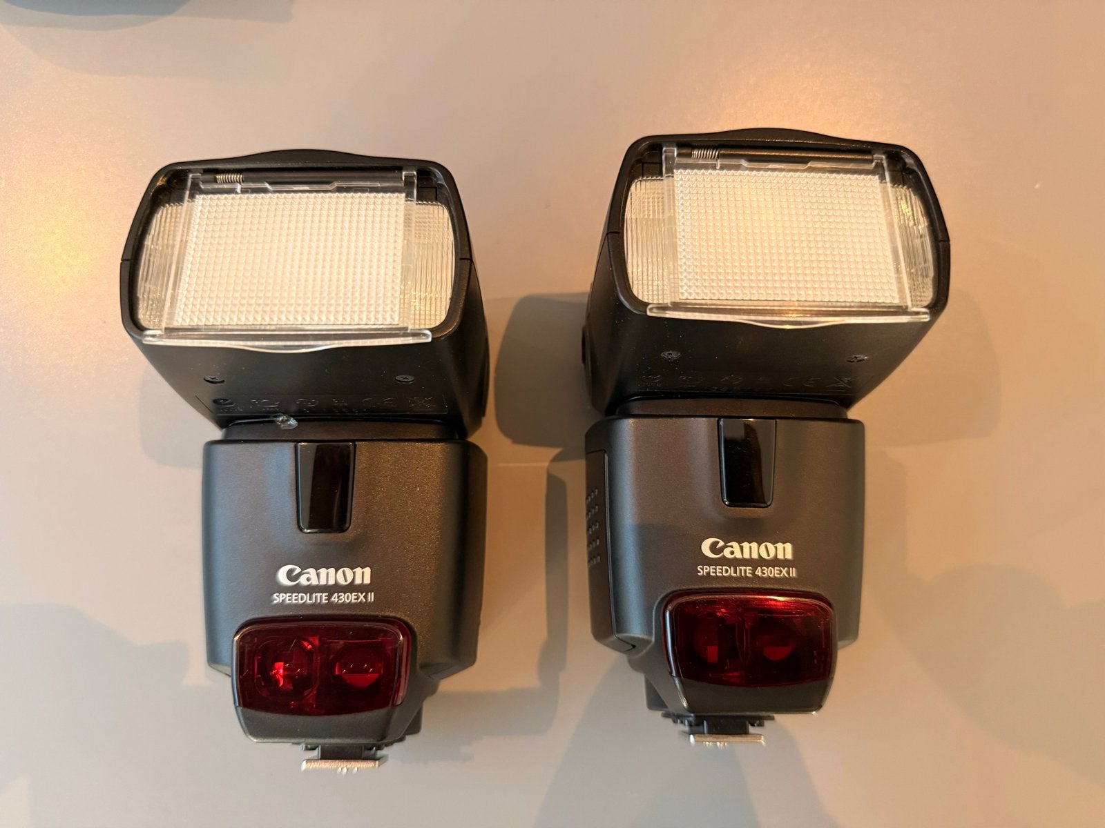 Set van twee Canon Speedlite 430EX II flitsers, Ophalen, Draaibaar, Gebruikt, Canon