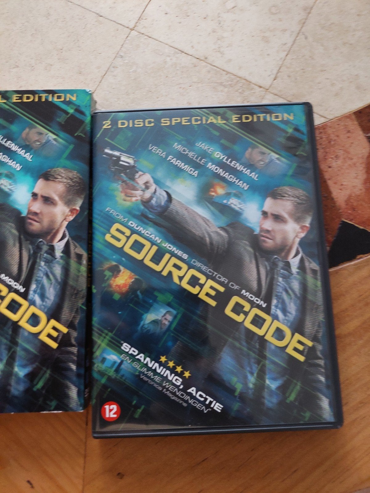SOURCE CODE, Vanaf 12 jaar, Ophalen of Verzenden, Zo goed als nieuw