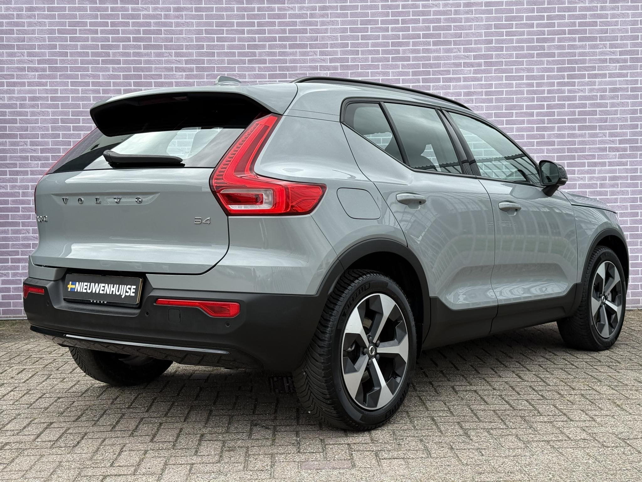 Volvo XC40 2.0 B4 Plus Dark | Trekhaak | Lichtmetalen Velgen, Auto's, Gebruikt, Euro 6, 4 cilinders, Origineel Nederlands