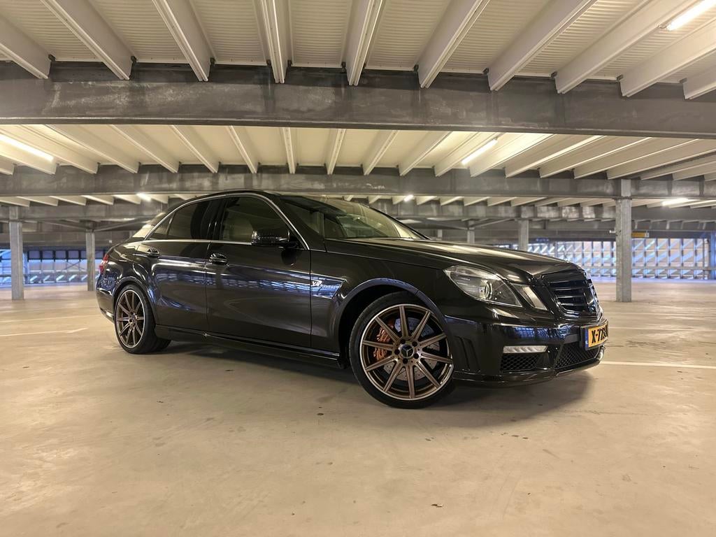 Mercedes-Benz E63 Performance designo (stufe 2), 5461 cc, Achterwielaandrijving, Zwart, Particulier