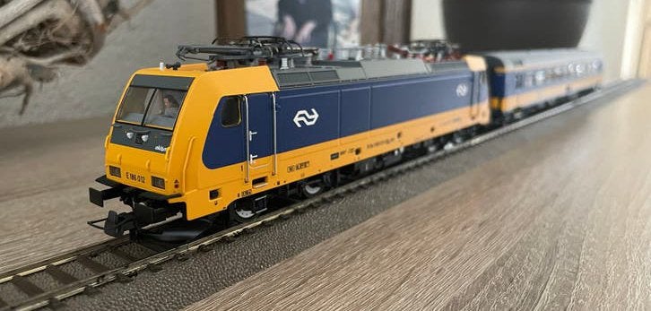 Roco Traxx NS E 186 012 Digitaal Full Sound Nieuw in Doos, Nieuw, Ophalen of Verzenden, NS, Roco