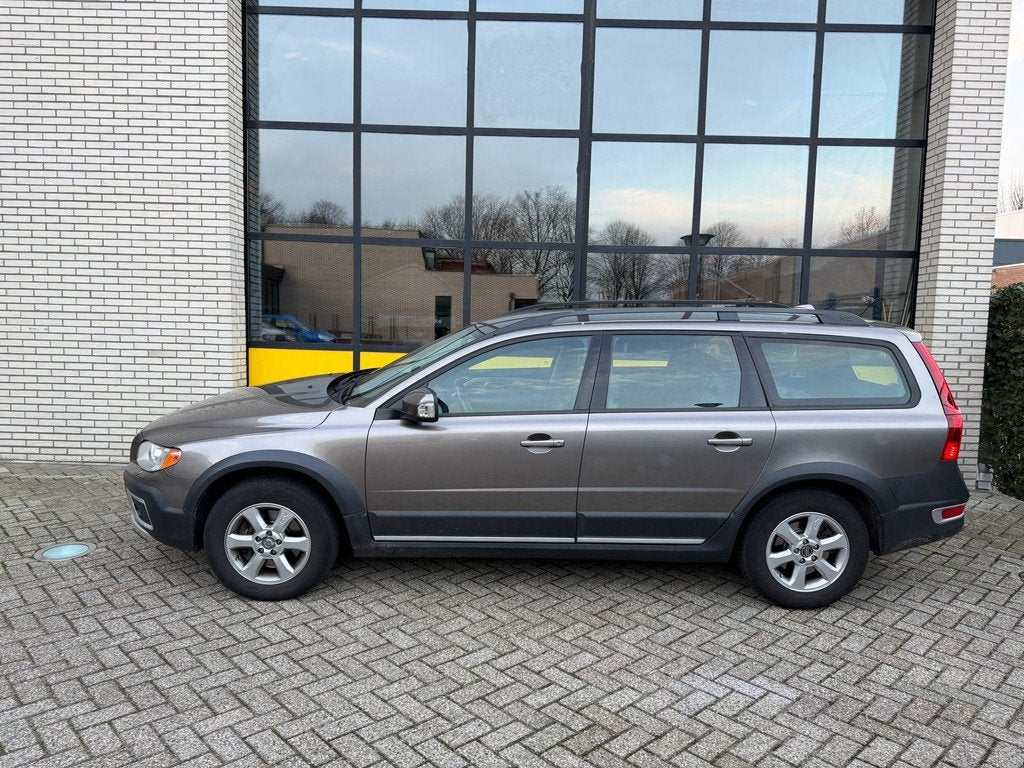 Volvo XC70 3.2 Momentum ZEER NETTE STAAT, Trekhaak origineel, Auto's, Automaat, 238 pk, Zwart, Bruin