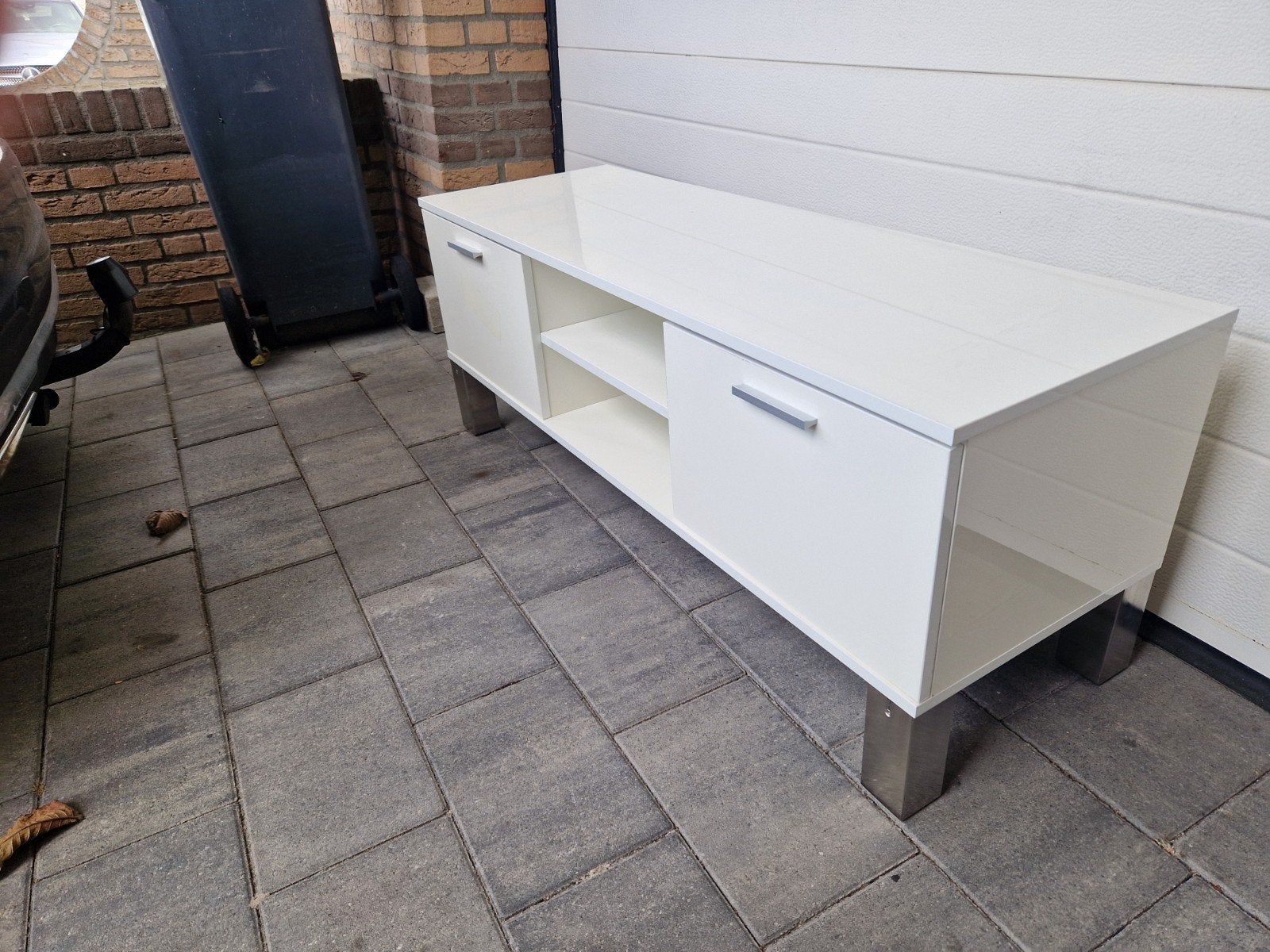 Witte tv-kast met opbergruimte en metalen poten, Ophalen, 100 tot 150 cm, Minder dan 100 cm, Modern