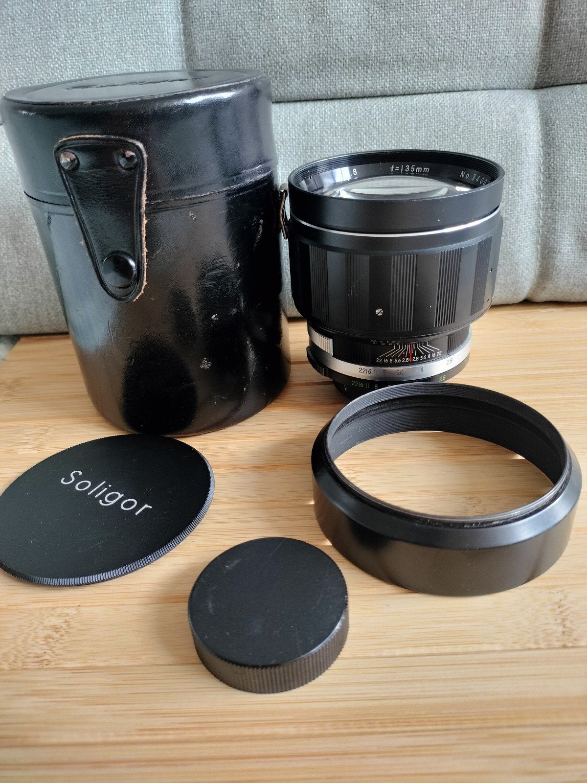 Soligor 135mm f/1.8 lens 1.8 M42 met koker en zonnekap, Ophalen, Telelens, Zo goed als nieuw, Handmatige focus