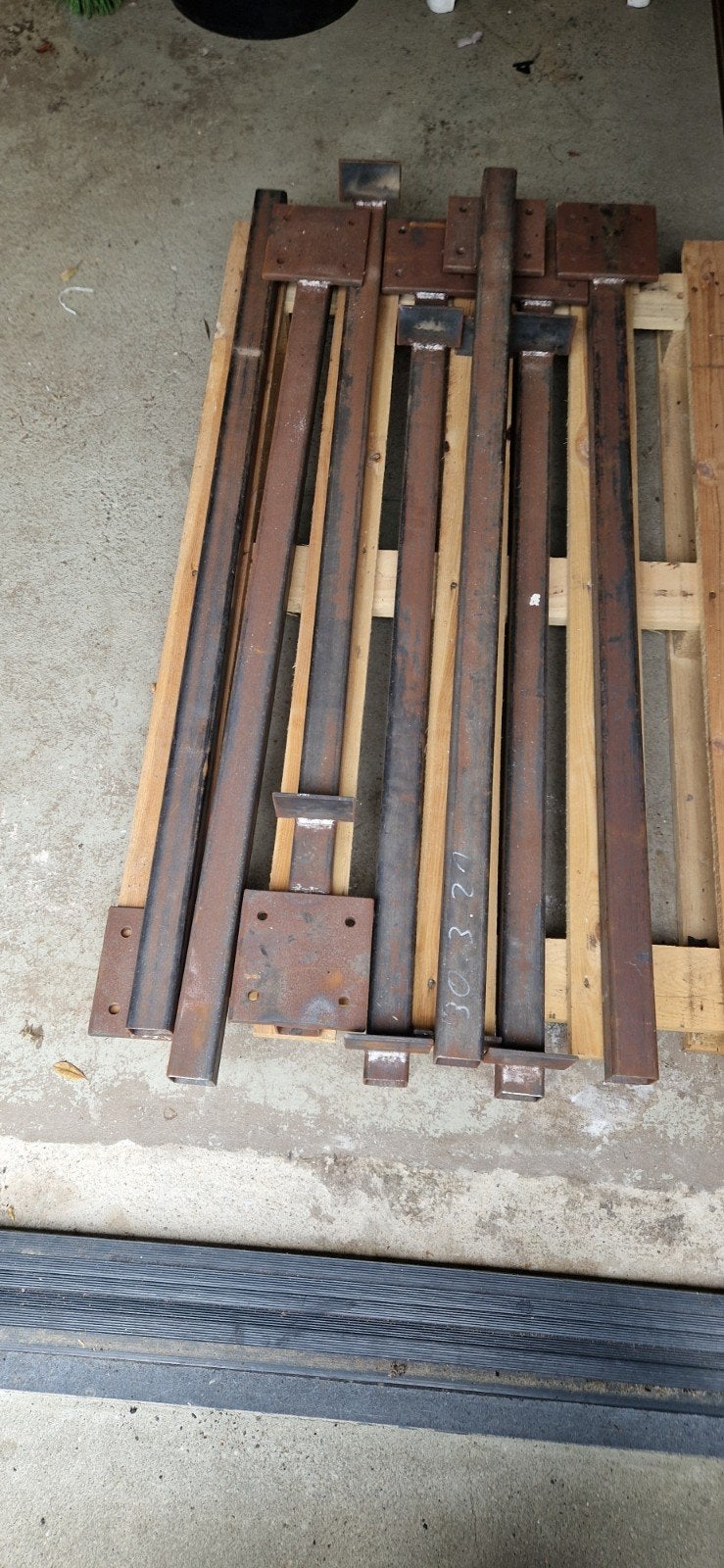 Stalen kokers 50x50mm, circa 130cm lang, Ophalen