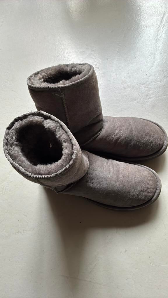 UGG laarzen 40, Ophalen of Verzenden, Zo goed als nieuw, Zwart, Hoge laarzen