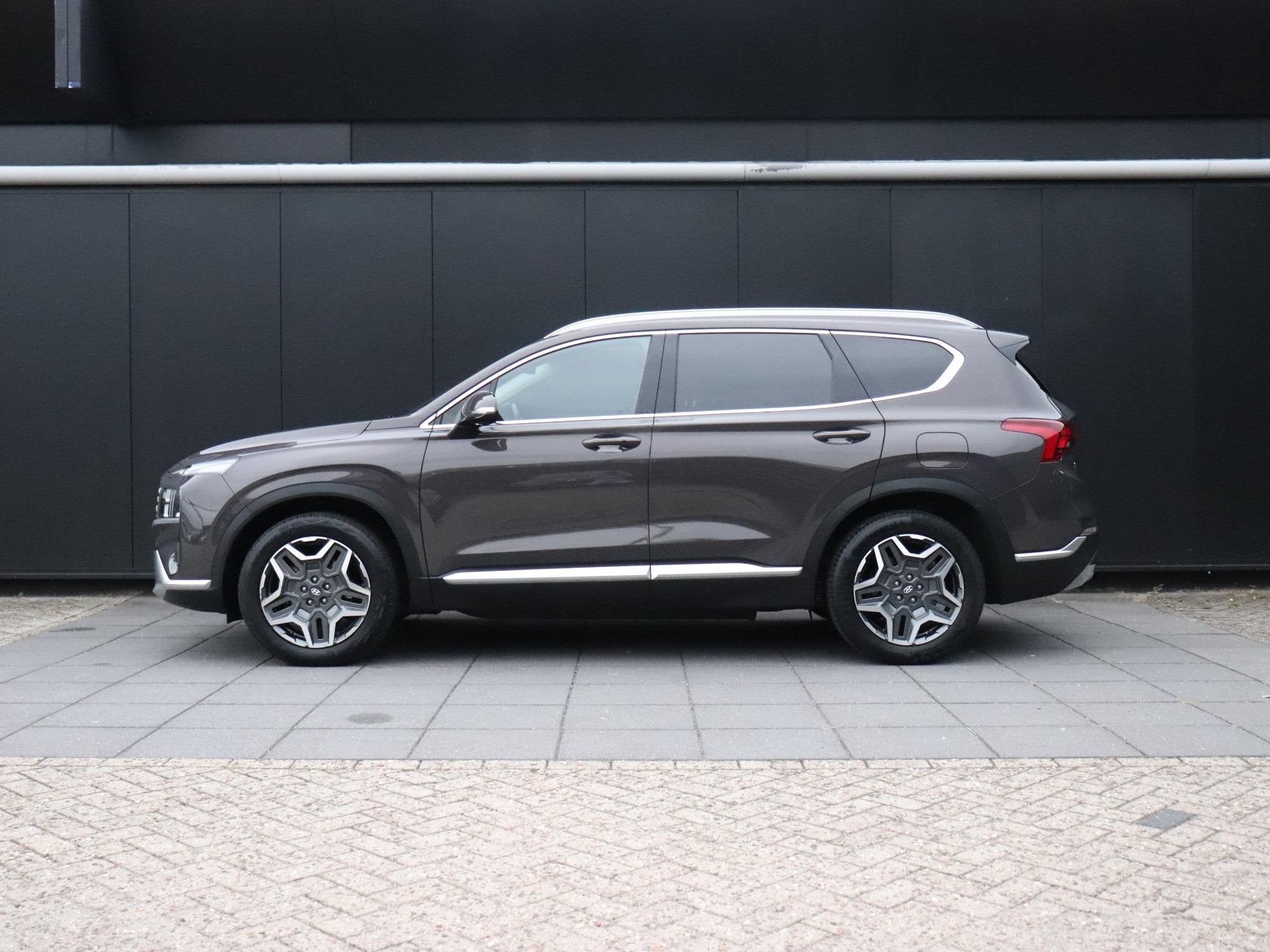 Hyundai Santa Fe 1.6 T-GDI PHEV Comfort Smart Sky | LEDER |, Auto's, Gebruikt, Euro 6, 4 cilinders, Bruin
