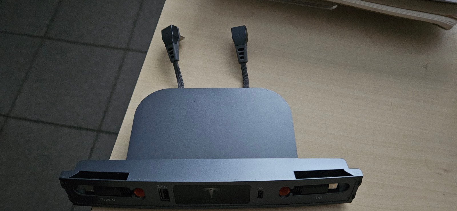 4-poorts USB C Hub Autolader Geschikt voor Tesla Model 3, Gebruikt, USB-C, Universeel, Ophalen of Verzenden