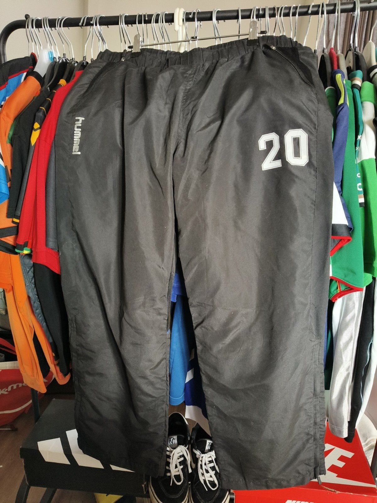 (Heren XXL) Hummel Zwarte Trainingsbroek Voetbal #20 Speler, Groter dan maat XL, Ophalen of Verzenden, Gebruikt, Broek