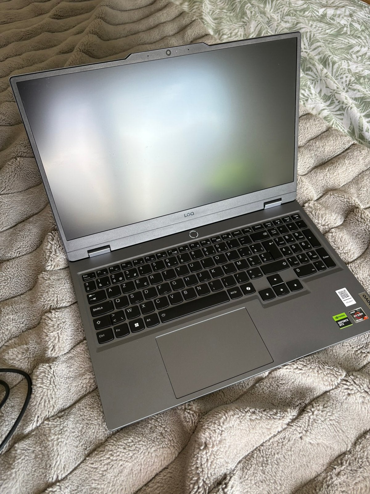 Lenovo LOQ 15ARP9 83JC0071MB - Gaming laptop