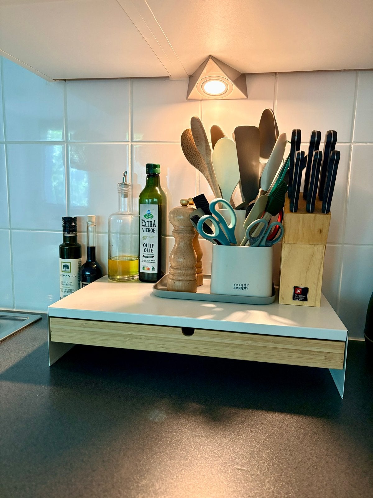 IKEA ELLOVEN Monitorstandaard met lade - Wit/Bamboe, Computers en Software, Laptopstandaarden, Ophalen of Verzenden