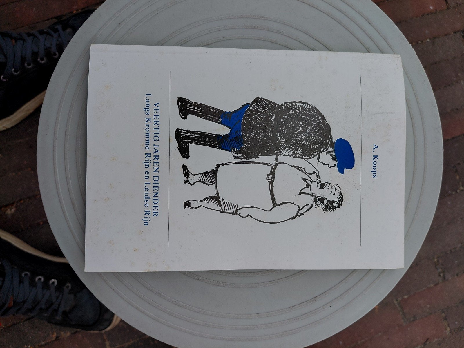 Veertig Jaren Diender - Langs Kromme Rijn en Leidse Rijn, Boeken, Ophalen of Verzenden, Gelezen, A. Koops, Nederland