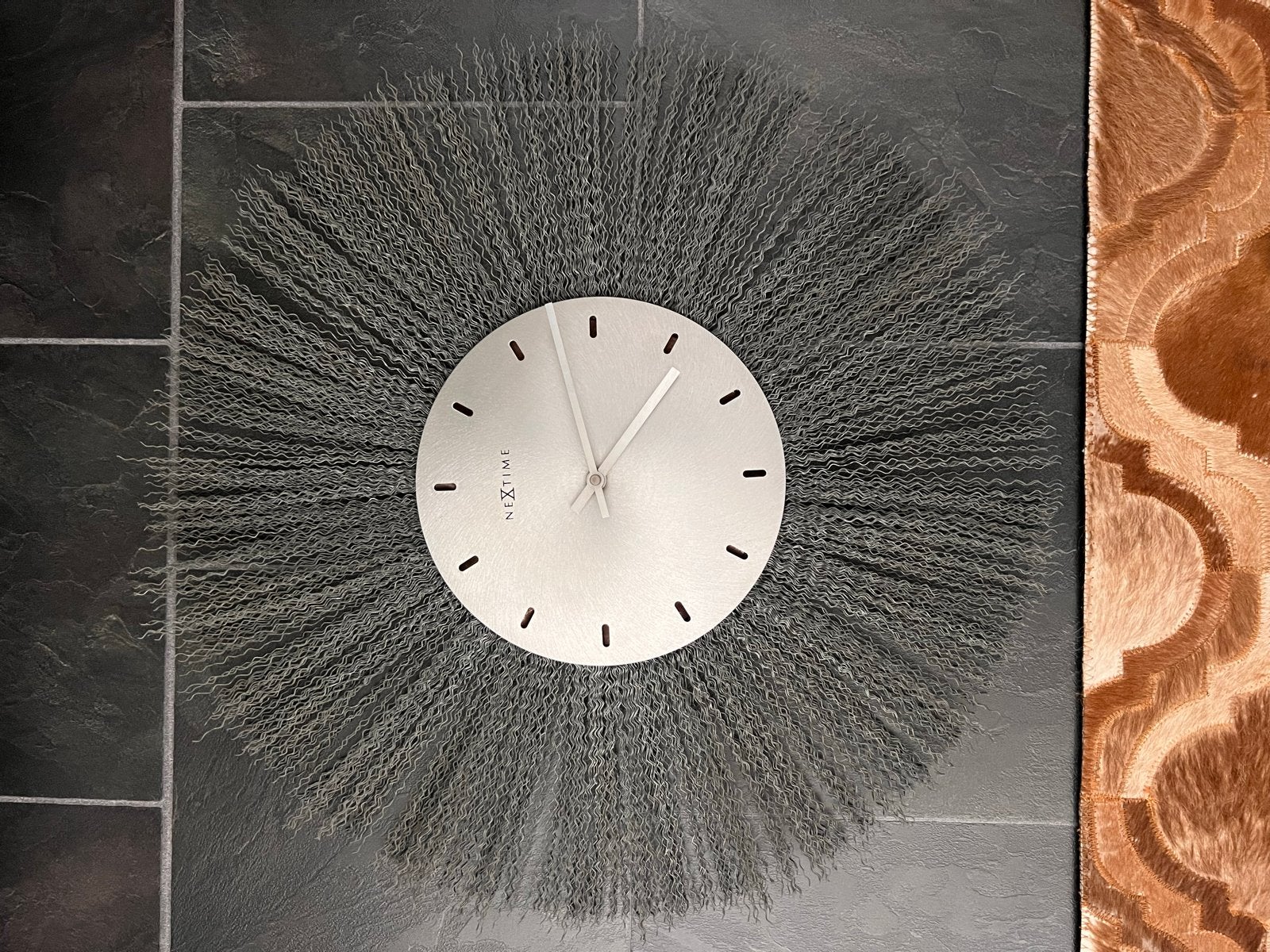 Moderne Nextime wandklok met uniek design, Ophalen, Wandklok, Analoog, Zo goed als nieuw