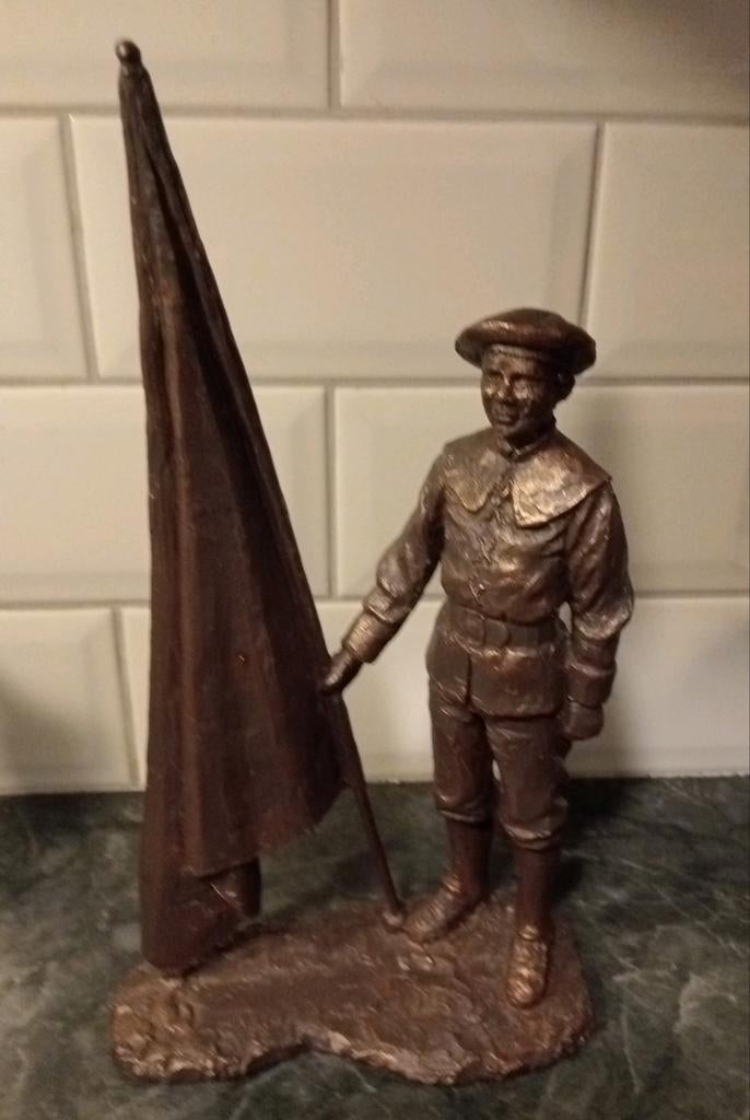 Beeld Gilde Vendelier

32,5cm groot, Antiek en Kunst, Ophalen