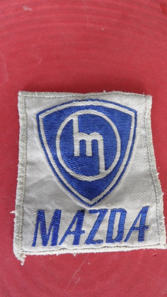 Mazda oldtimerauto werkplaats overal embleem, Verzenden, Gebruikt, Auto's