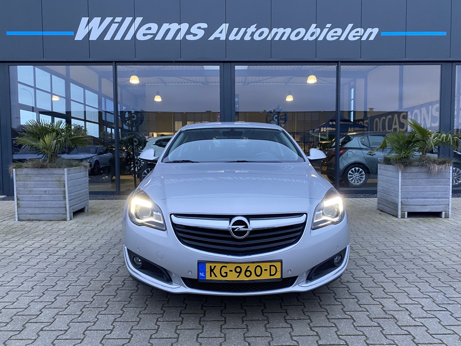 Opel Insignia 1.6 CDTI EcoFLEX Edition Navigatie, Camera & C, Auto's, 4 cilinders, Automatische klimaatregeling, Origineel Nederlands