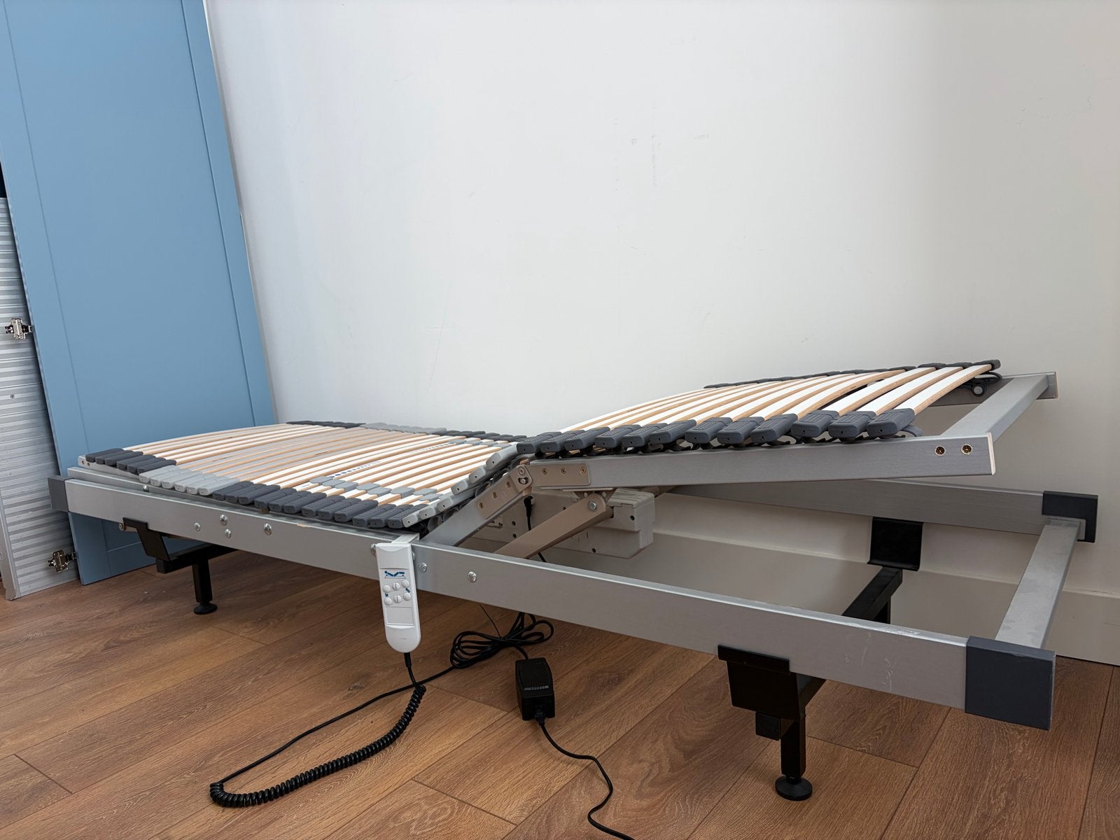 Verstelbaar Lattenbodem 70x200 cm met Matras, Ophalen, Verstelbaar, Zo goed als nieuw, 200 cm