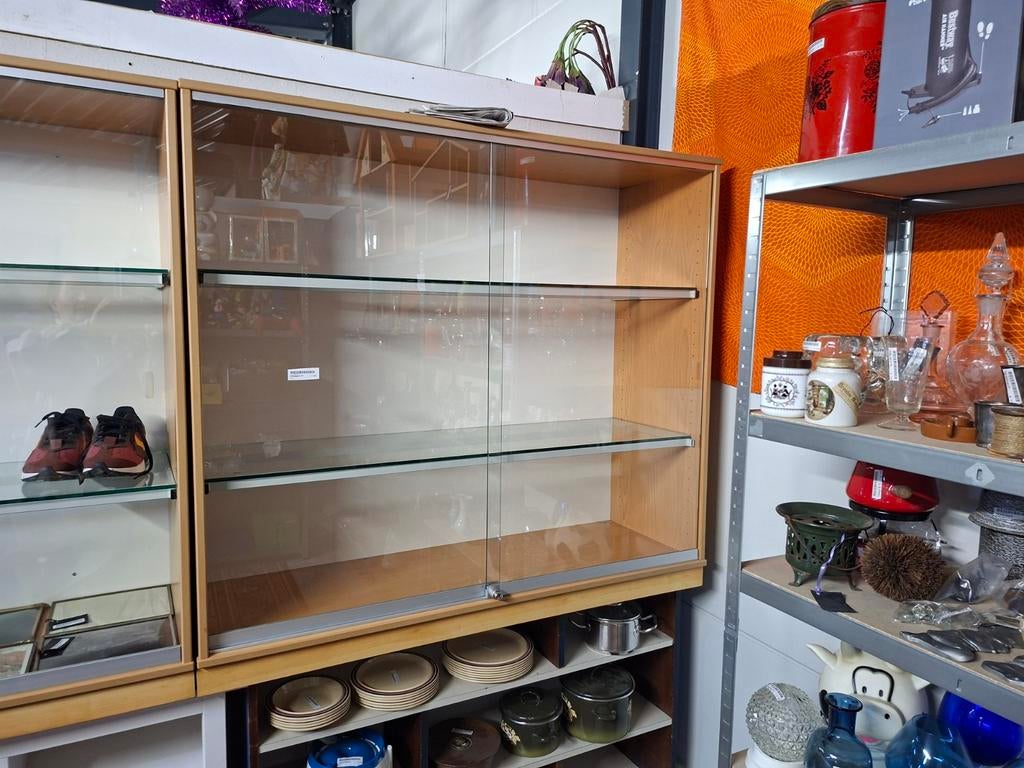 School vitrinekast met glazen schuifdeuren, Ophalen, Glas, 150 tot 200 cm, 25 tot 50 cm