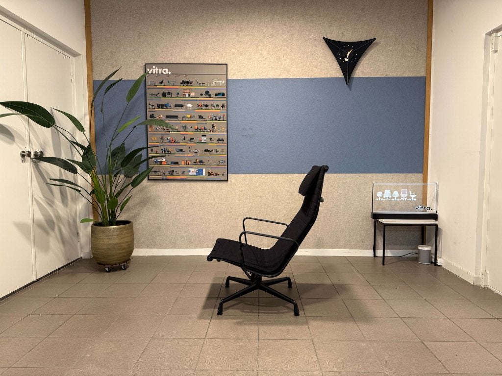 Vitra | Eames | EA124  Fauteuil | Black on Black | 1x, Vitra, Gebruikt, Vitra Artifort Cassina Fritz Hansen Eames Gispen Pastoe Hay