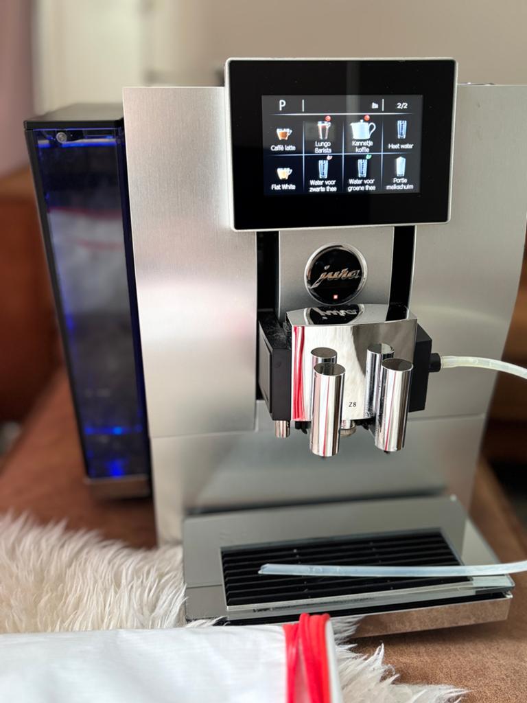 Nette jura z8 met nieuwe onderhoudsbeurt, Witgoed en Apparatuur, Koffiezetapparaten, Ophalen of Verzenden, Zo goed als nieuw, Koffiemachine