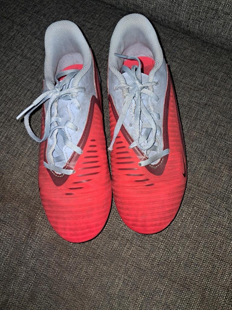 Nike voetbal schoen, Ophalen of Verzenden, Zo goed als nieuw, Jongen, Schoenen