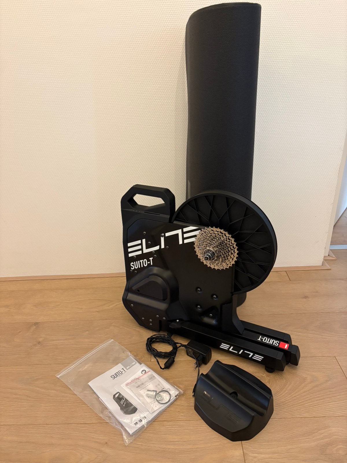 Elite Suito-T direct drive trainer (incl casette), Ophalen, Zo goed als nieuw