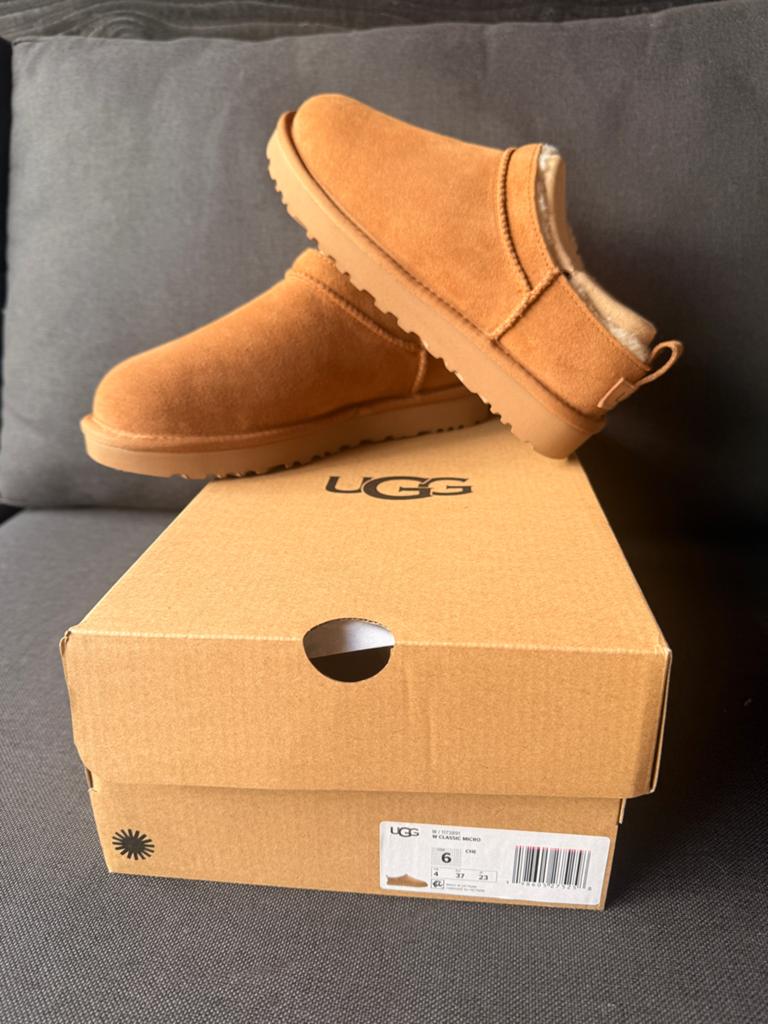 Nieuwe UGG W Classic Micro pantoffels - Maat 37, Kleding | Dames, Schoenen, Ophalen of Verzenden, Nieuw, Bruin, Pantoffels of Sloffen