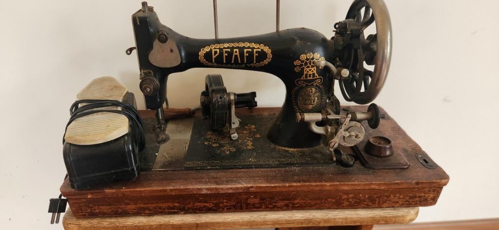 Antieke Pfaff naaimachine - Decoratief en verzamelobject, Ophalen
