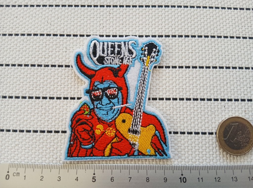 Queens Of The Stone Age  mooie  shaped patch q57, Ophalen of Verzenden, Nieuw, Kleding